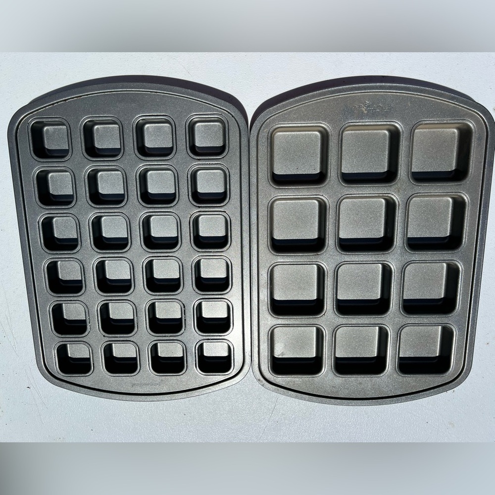 Pampered chef baking pan set USED
